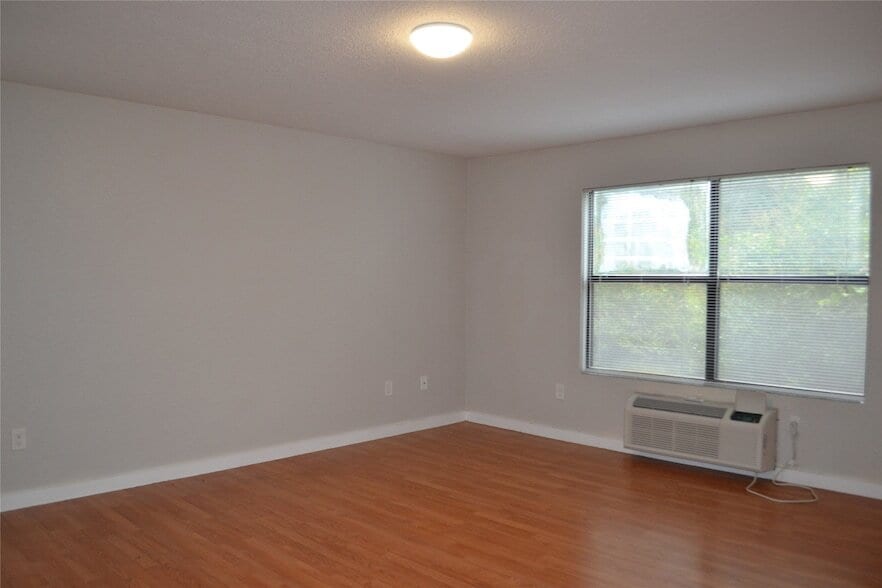 Foto principal - 701 W Sycamore St
