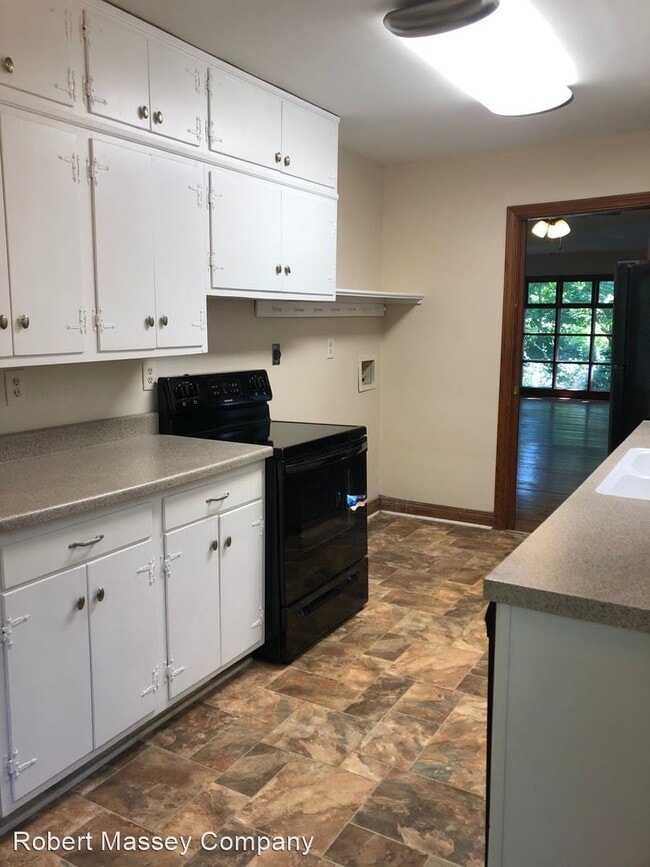 Building Photo - 4 br, 2.5 bath House - 5121 Bardstown Road
