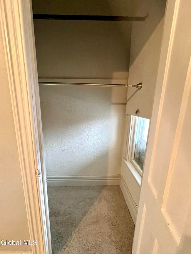 Building Photo - 39 1/2 Milton Ave