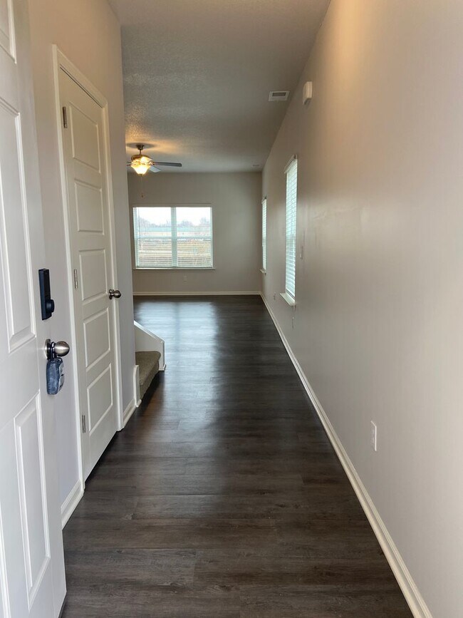 Foto del edificio - *Pre-leasing* Three Bedroom | Two and a Ha...