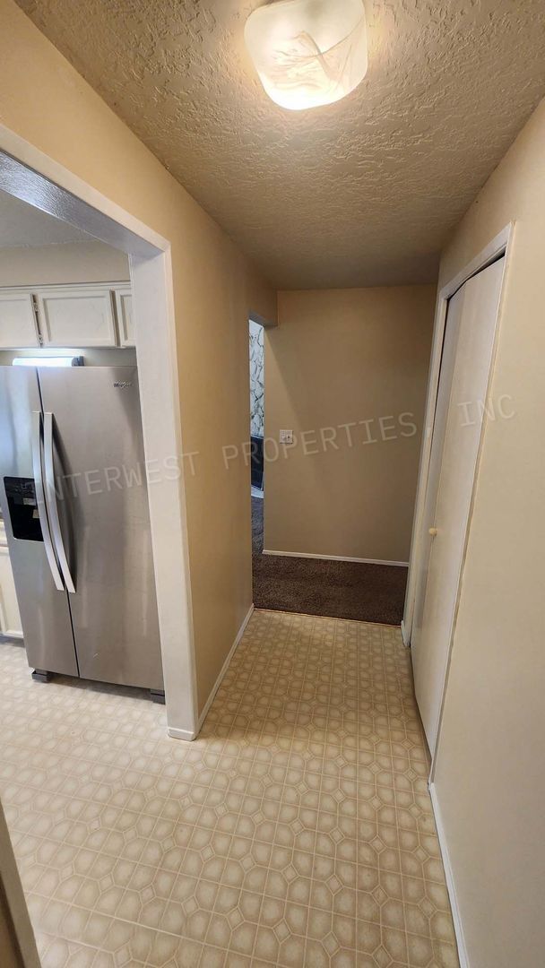 Foto del edificio - 3 bd 2 ba Ranch Style Beaverton Home with W/D in Unit, 2 Car Garage and Large Fenced Yard!
