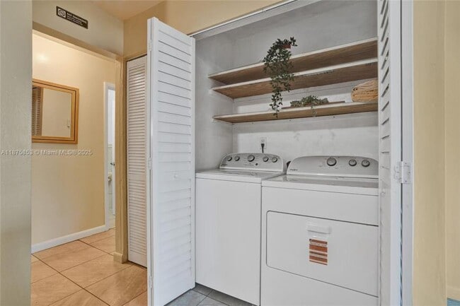 Building Photo - 3 bedroom in West Park FL 33023