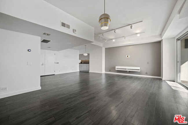 Building Photo - 7250 Franklin Ave