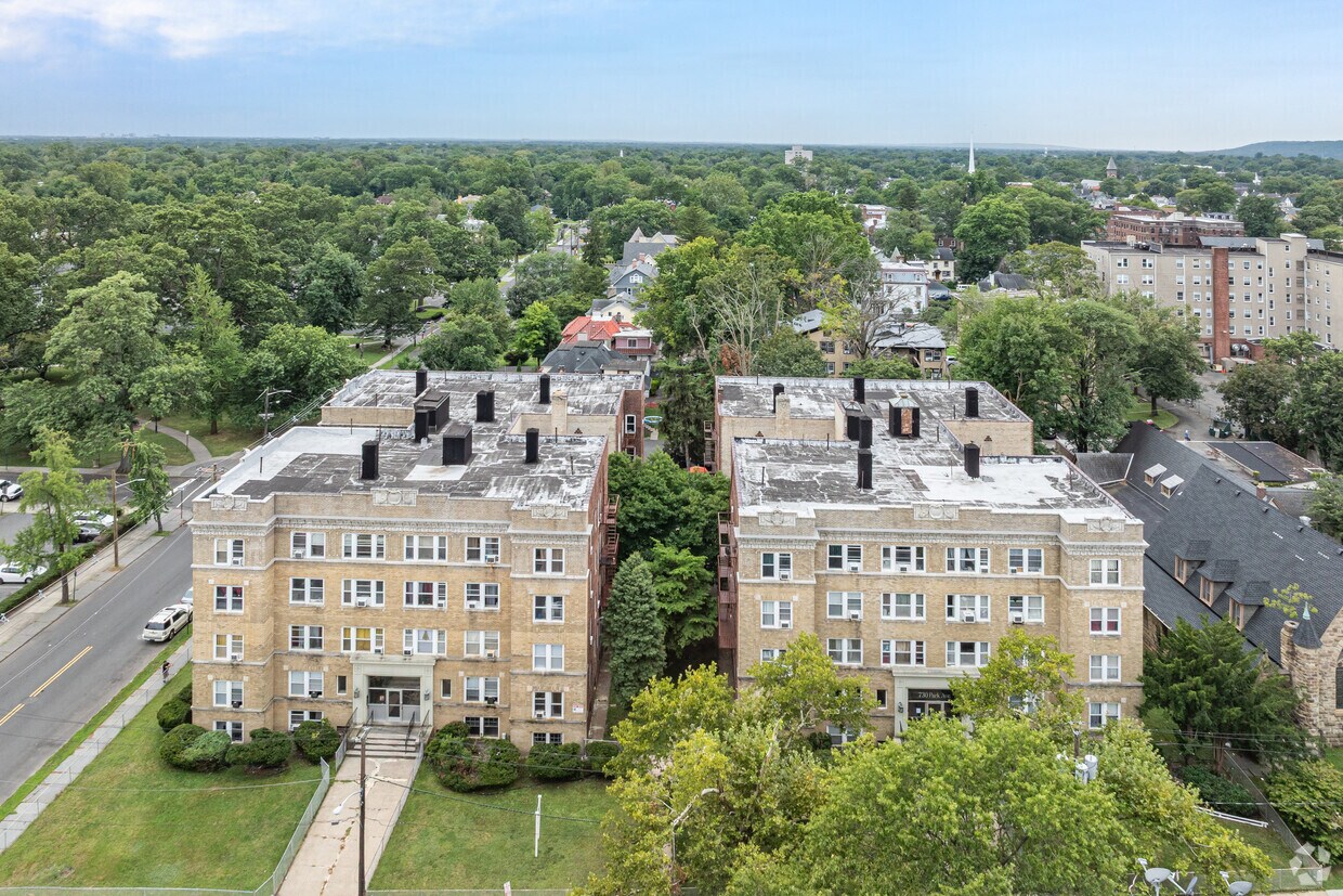 Contexto - 730-734 Park Ave