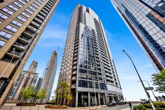 Building Photo - 450 E Waterside Dr