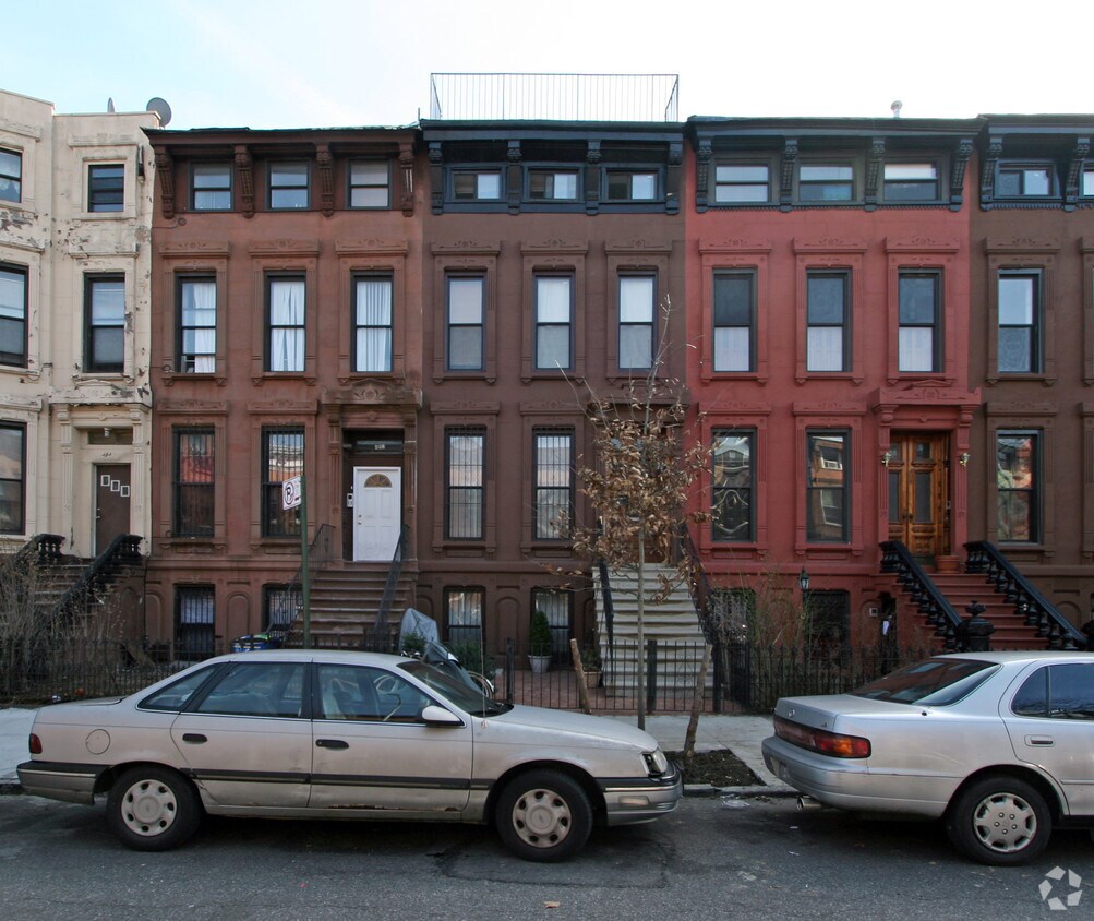 Foto del edificio - 490 Putnam Ave