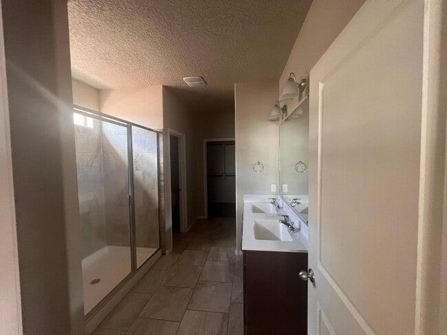 Foto del edificio - 1741 Valle Vista Rd NW