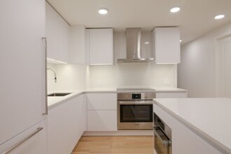 Building Photo - 4800 Maisonneuve Blvd W