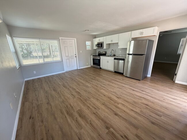 Building Photo - 1557 S Clara Ave