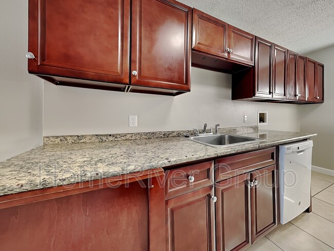 Foto del edificio - 681 W Rosewood Ln