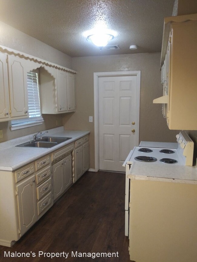 Building Photo - 3 br, 1 bath House - 1309 Cavalier Dr