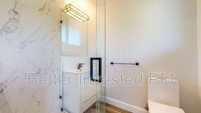 Foto del edificio - 475 Country Club Dr