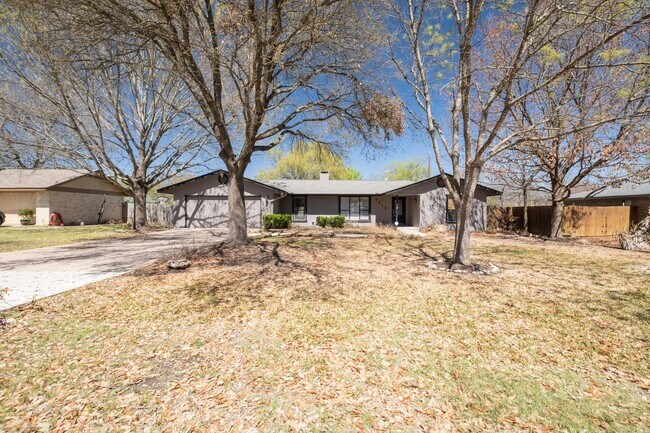 Foto del edificio - Beautifully Updated 3 Bedroom, 2 Bath Nort...