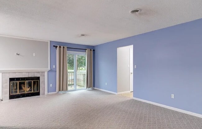 Living Room - 504 Greenwich Dr