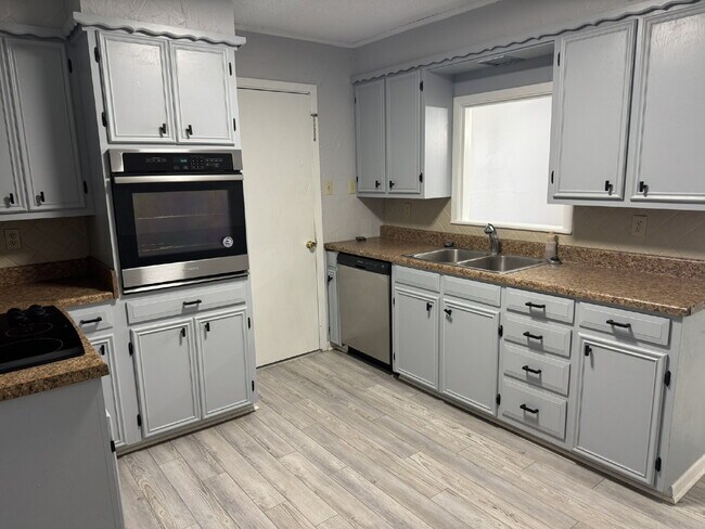Foto del edificio - Excellent 3 bedroom 2 bath in great neighb...