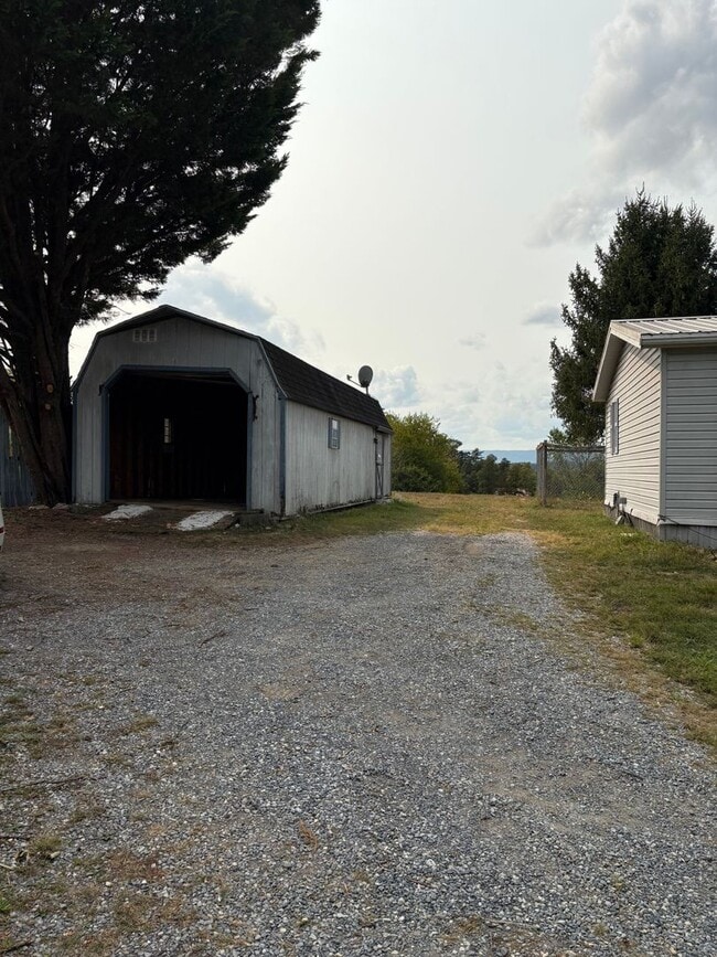 Building Photo - 18 Run Rd