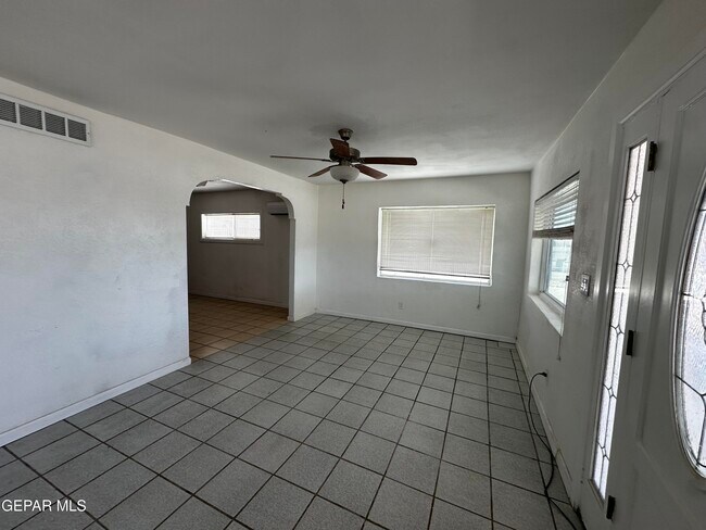 Building Photo - 10813 Mellward Rd