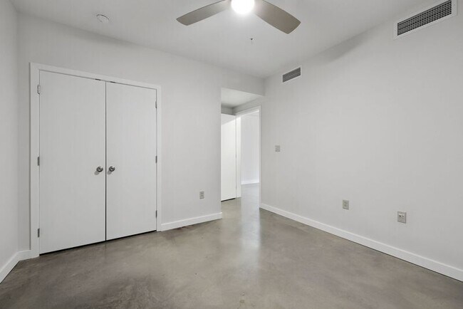 Building Photo - 3100 Banks St