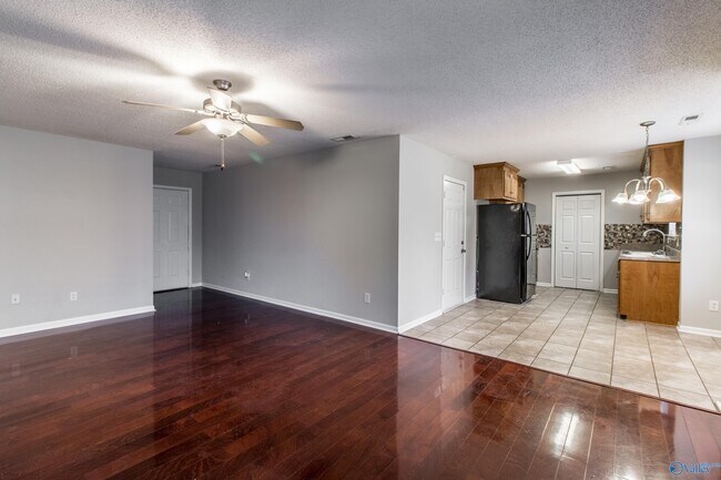 Foto del edificio - 123 Ann Bradley Dr