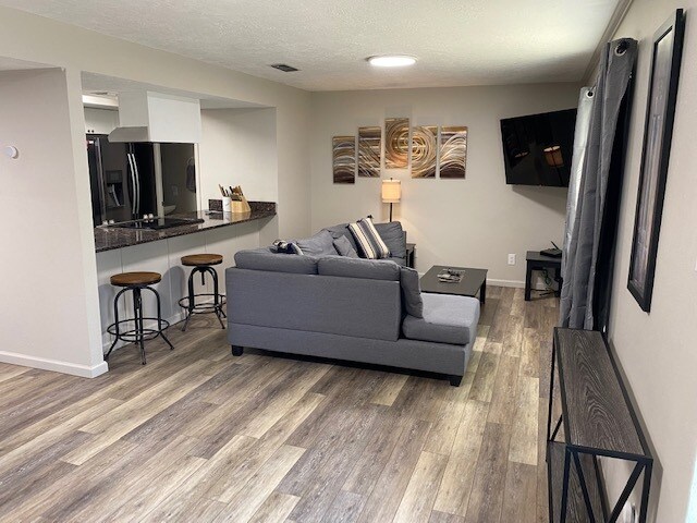Fully furnished condo - 3508 Adenmor Ct