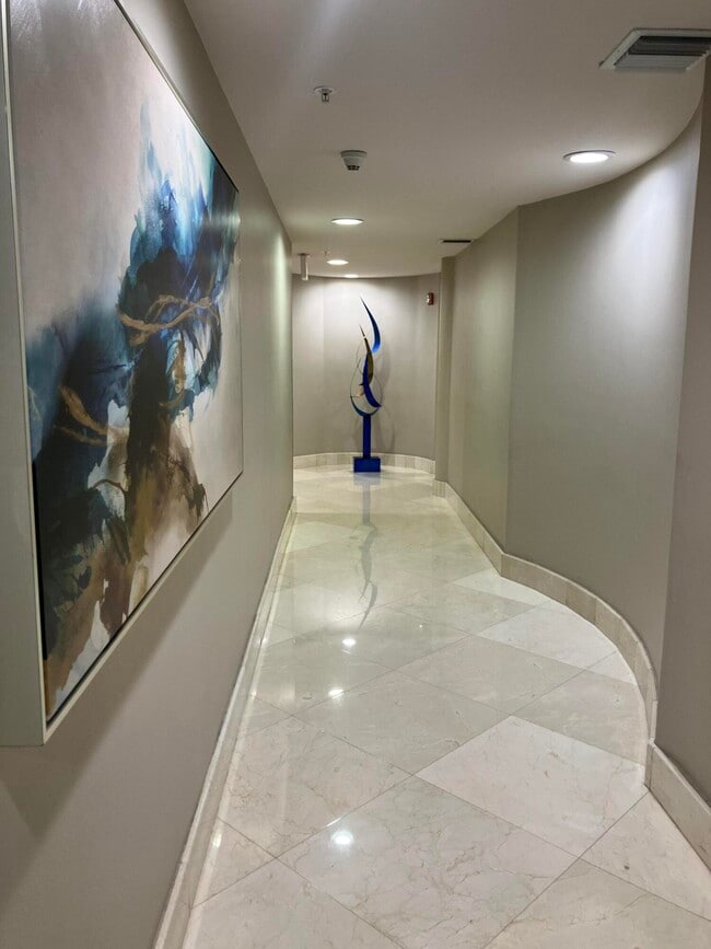 Building Photo - 3370 Hidden Bay Dr