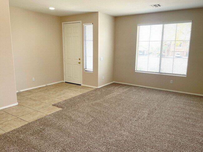 Foto del edificio - 4 Bedroom/2 Bath Single Level Home in Anthem! Close to freeway & TSMC Plant!
