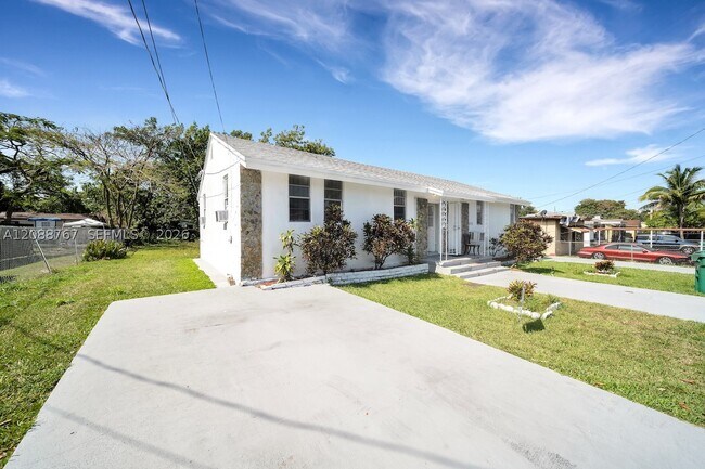 Foto del edificio - 2750 NW 60th St
