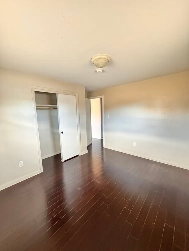 Foto del edificio - 10211 W 59th Pl