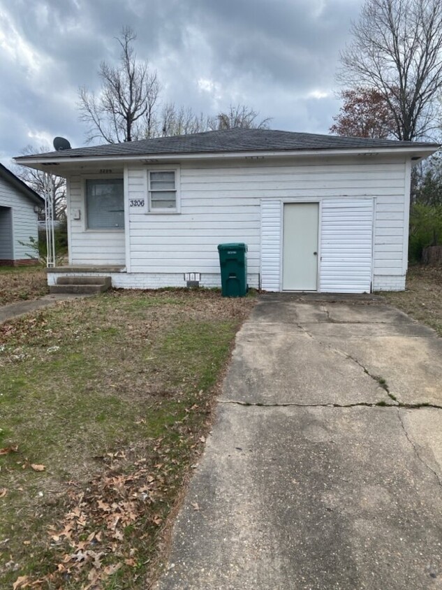 Primary Photo - 3206 Tulip St