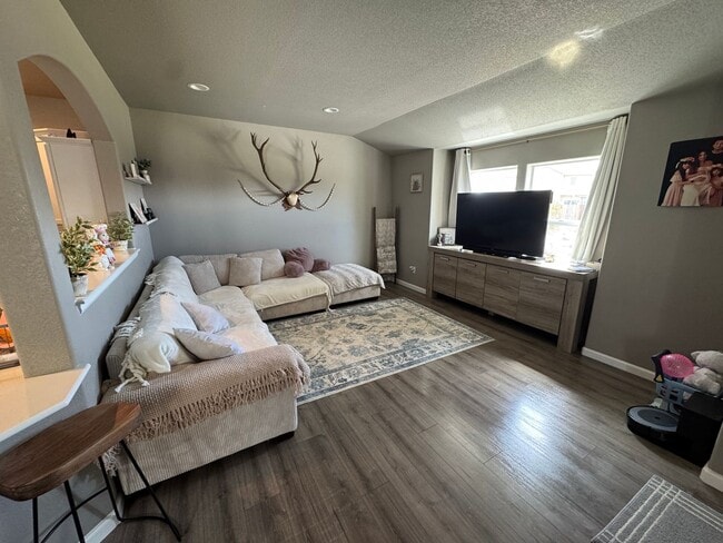 Building Photo - Modern 3-Bed, 3-Bath Townhome with Loft an...