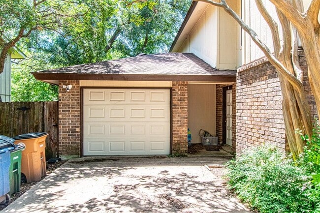 Building Photo - 8517 Fathom Cir