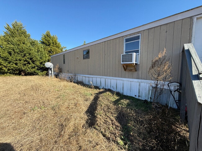 Building Photo - 85 Buttercup Dr