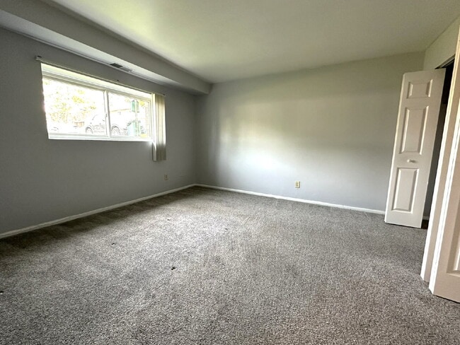 Building Photo - COMING SOON! 1 Bedroom condo in Reisterstown