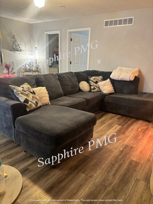 Foto del edificio - 5623 N Northwood Terrace