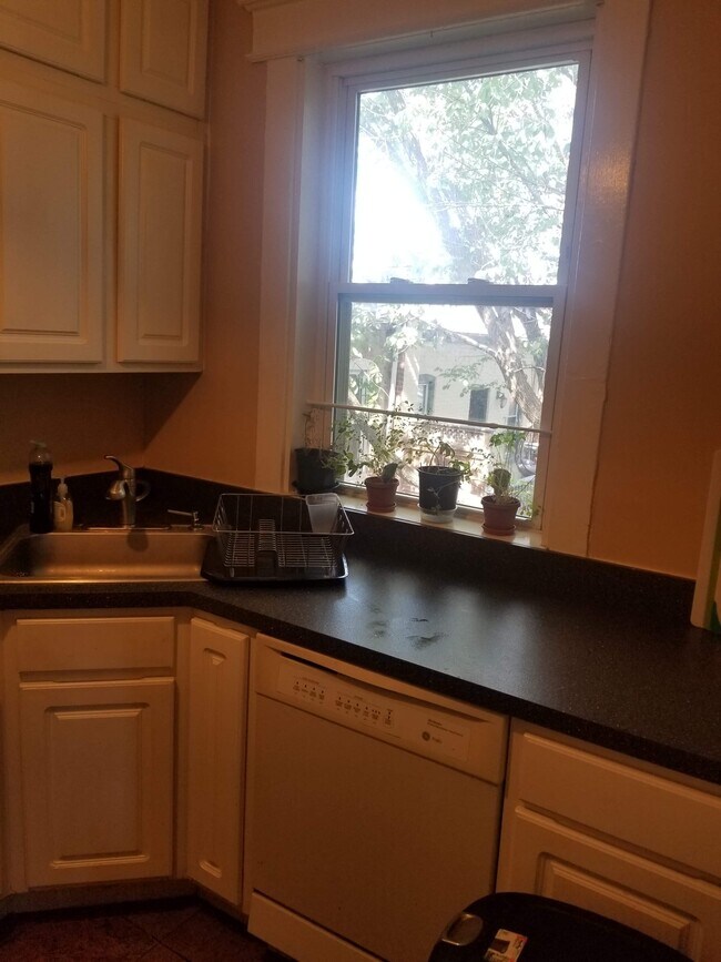 Kitchen - 1020 Fairmont St NW