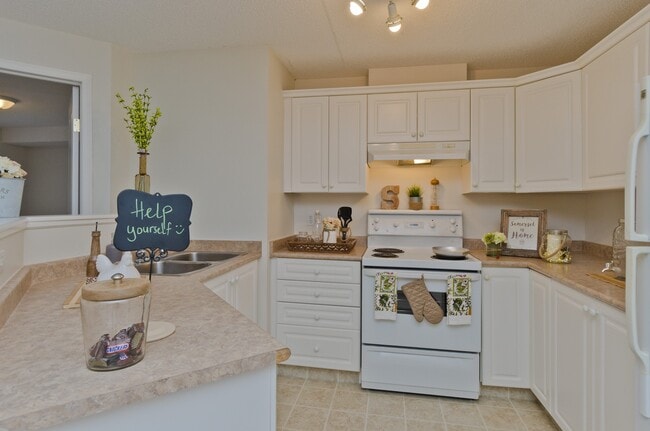 Building Photo - Somerset Pointe