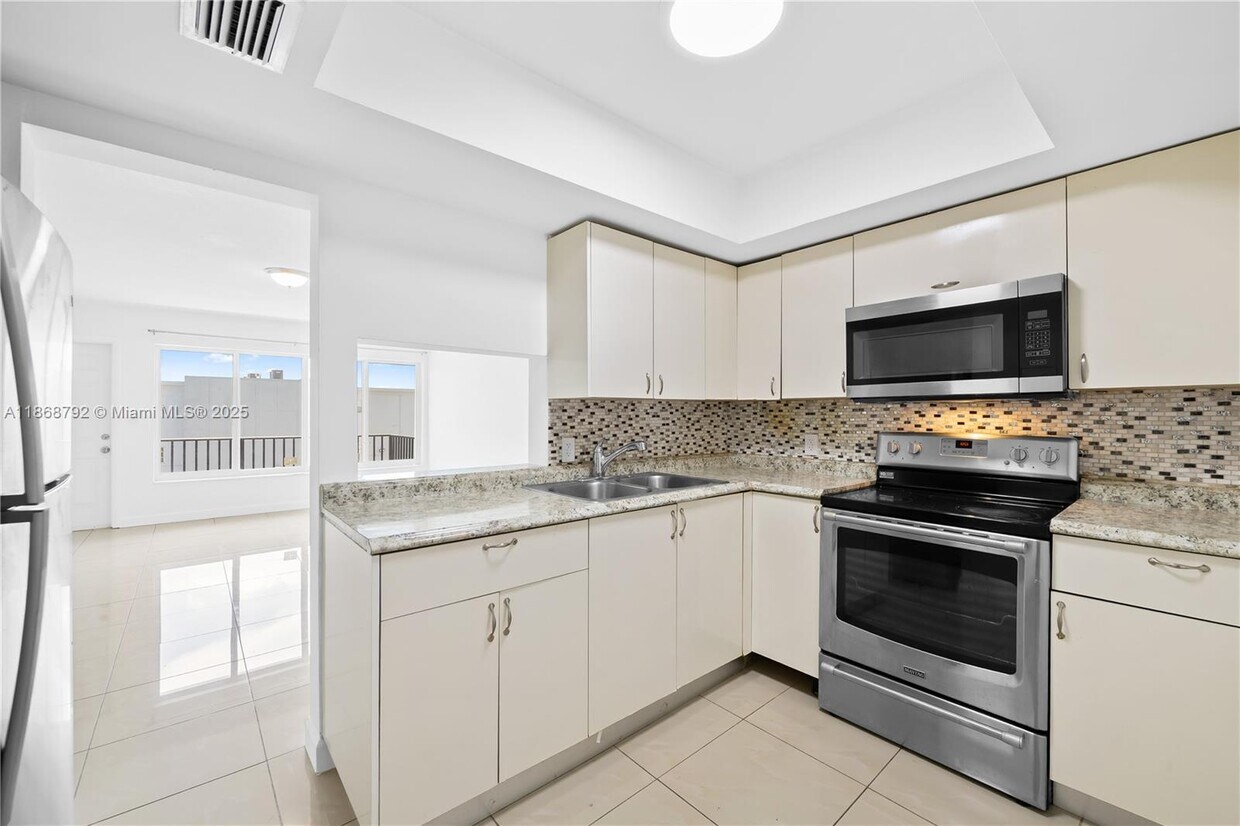 Foto principal - 1400 NE 169th St