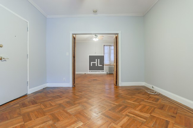 Building Photo - Jumbo 1 Bedroom Apartment w/ French Doors!