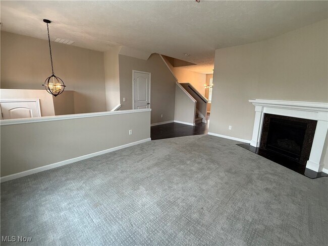 Foto del edificio - 6140 N Pointe Dr