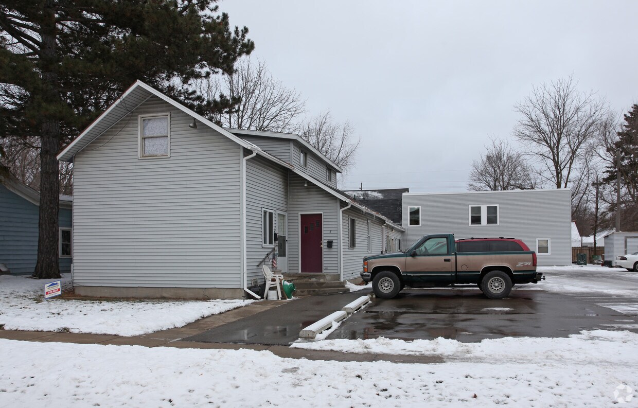 Building Photo - Appletree Apartments