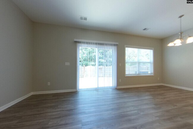 Foto del edificio - 821 Dawsons Park Wy