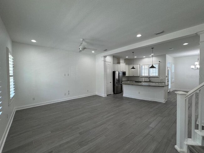 Foto del edificio - 1363 Ponce Dr