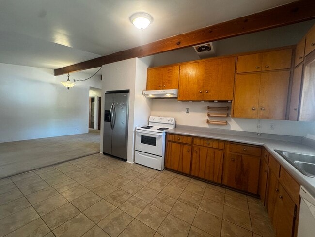 Building Photo - 3 Bed / 2 Bath Home Near Jerry Cline Park & Tennis Courts