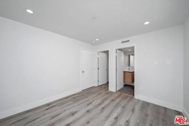 Building Photo - 11522 1/2 Emelita St