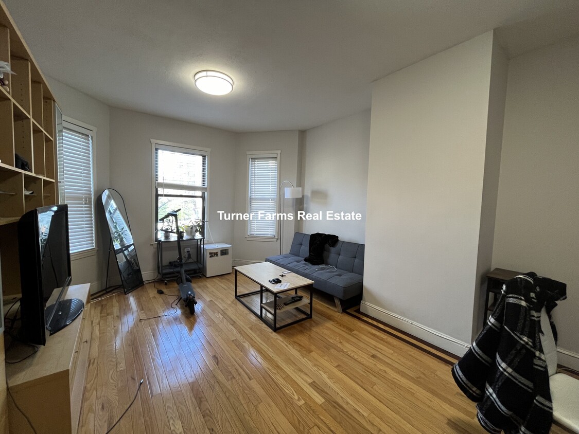 Foto principal - 1578 Tremont St