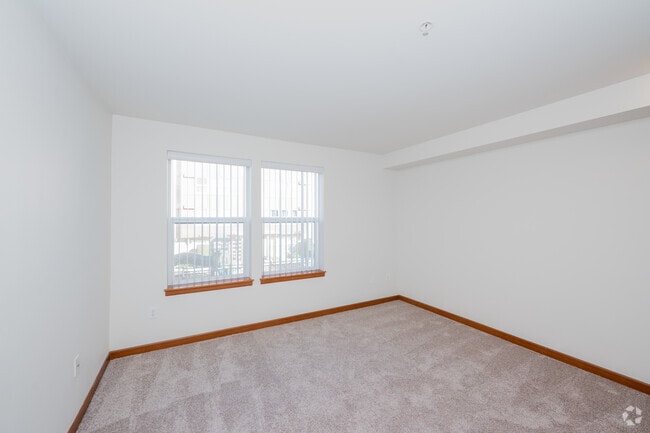 2BR, 1BA - 740SF - Bedroom - Viewpoint Apartment