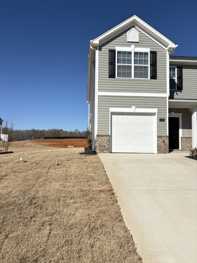 Building Photo - 5423 Henley Ridge Dr