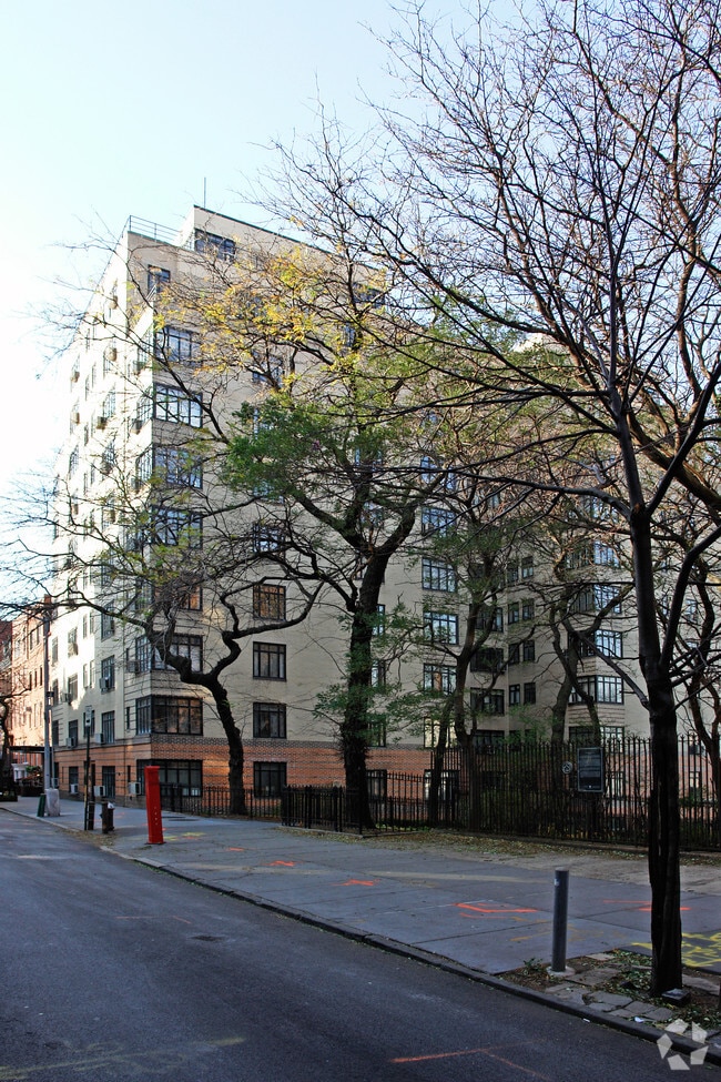 Building Photo - 160 Columbia Hts