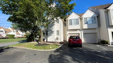 Building Photo - 12 Independence Ct