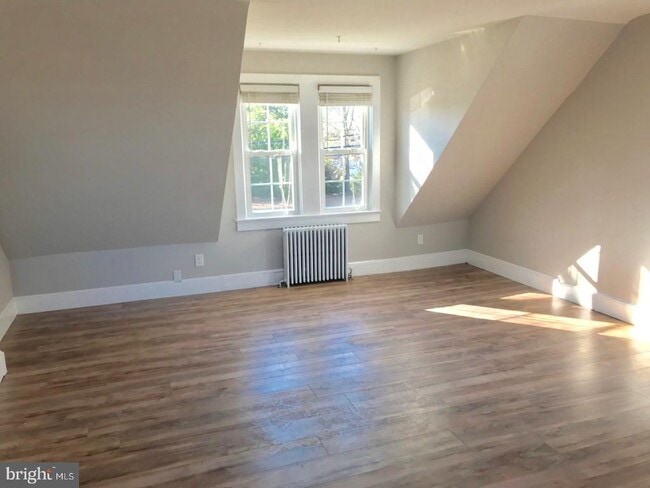 Foto del edificio - 902 Hughes Dr